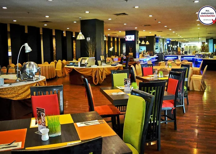 ホテル Aston & Convention 4*